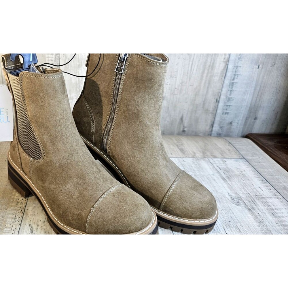 Time and Tru Women's Lug Chelsea Boots Size 9 NWT